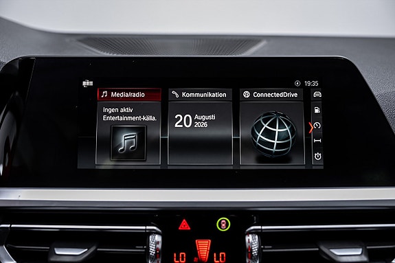 BMW 330i 19 of 27
