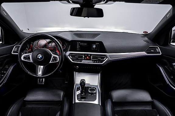 BMW 330i 24 of 27