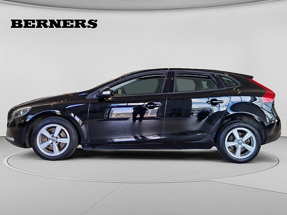 Volvo V40 2 of 11