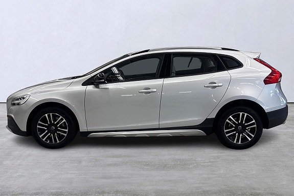 Volvo V40 Cross Country 2 of 18
