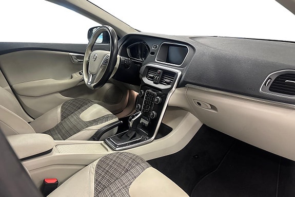 Volvo V40 Cross Country 10 of 18