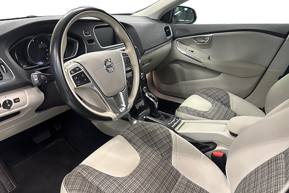 Volvo V40 Cross Country 8 of 18