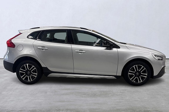 Volvo V40 Cross Country 3 of 18