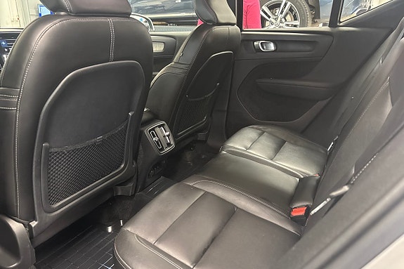 Volvo XC40 12 of 20