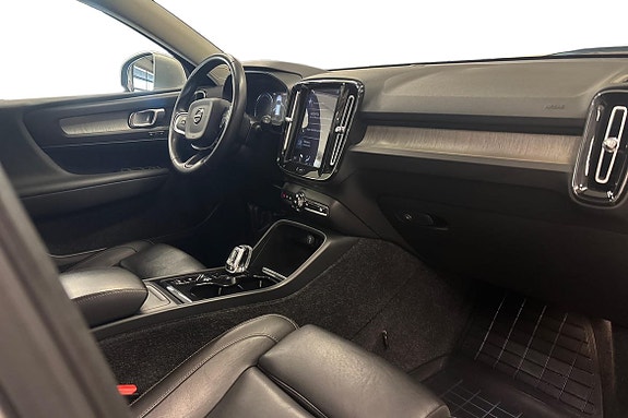 Volvo XC40 10 of 20