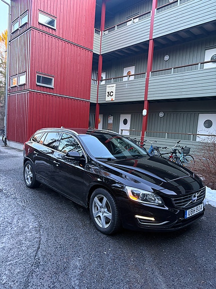 Volvo V60 2 of 9