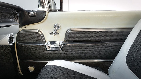 Cadillac Coupé DeVille 11 of 16