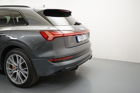 Audi e-tron 3 of 18