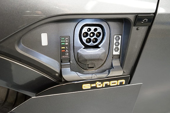 Audi e-tron 17 of 18