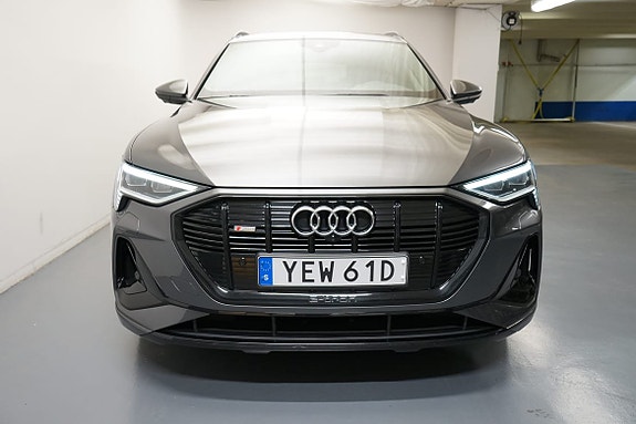 Audi e-tron 16 of 18