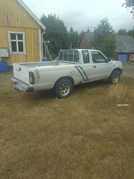 Nissan NP300 4 of 4