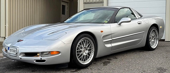 Chevrolet Corvette 2 of 8