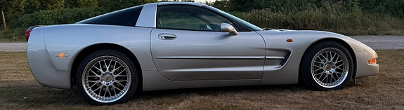 Chevrolet Corvette 4 of 8