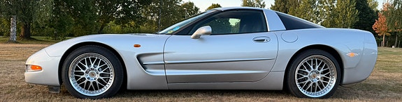 Chevrolet Corvette 3 of 8