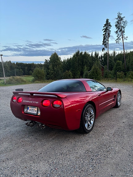 Chevrolet Corvette 3 of 10