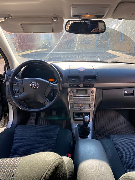 Toyota Avensis 3 of 5