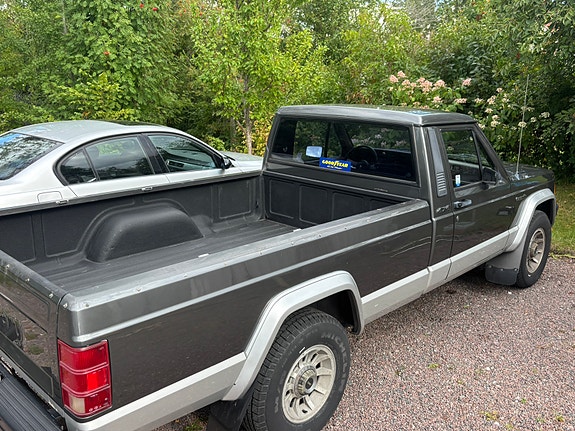 Jeep Comanche 4 of 6