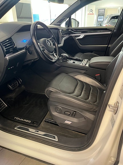 Volkswagen Touareg 6 of 9