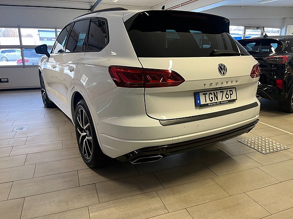 Volkswagen Touareg 4 of 9