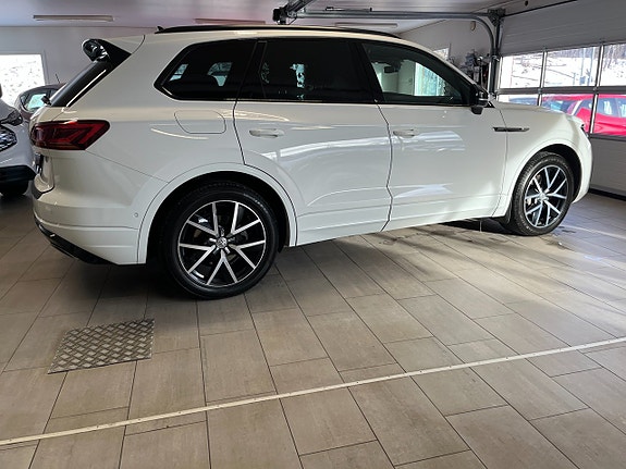Volkswagen Touareg 3 of 9