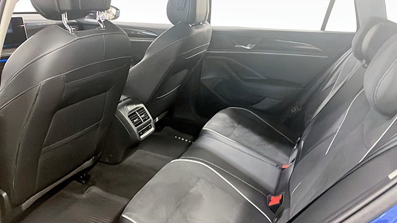 Volkswagen Passat 12 of 14