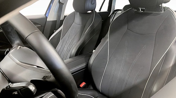 Volkswagen Passat 9 of 14