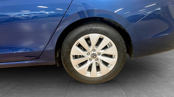 Volkswagen Passat 7 of 14