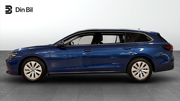 Volkswagen Passat 2 of 17