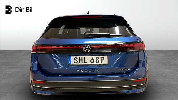 Volkswagen Passat 6 of 17