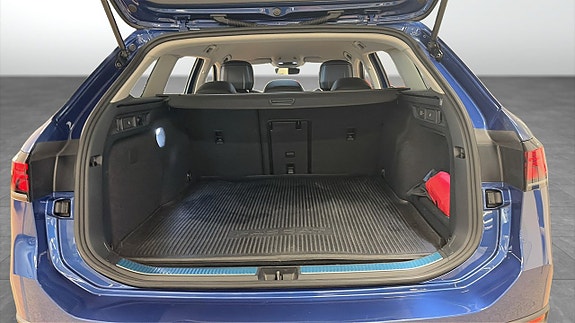 Volkswagen Passat 13 of 17
