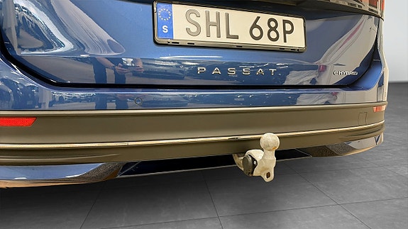 Volkswagen Passat 14 of 17