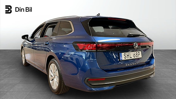 Volkswagen Passat 4 of 17