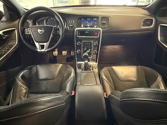 Volvo V60 3 of 18