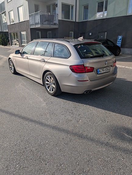 BMW 525d 2 of 7