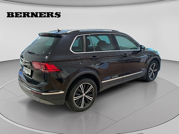 Volkswagen Tiguan 5 of 15