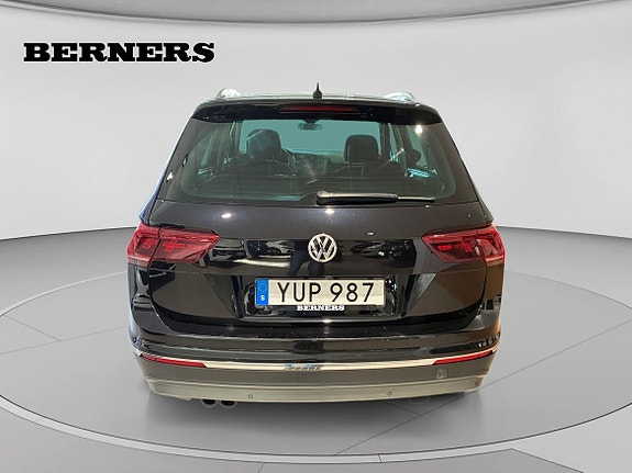 Volkswagen Tiguan 4 of 15