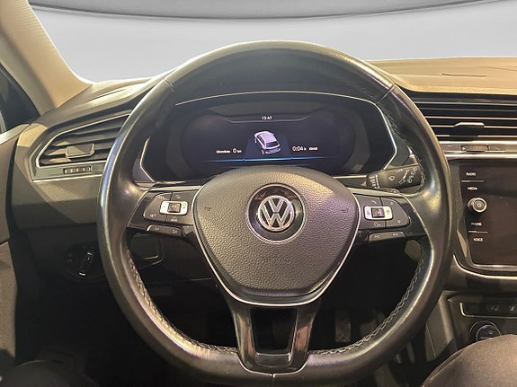 Volkswagen Tiguan 12 of 15