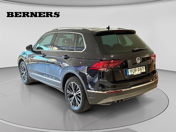 Volkswagen Tiguan 3 of 15