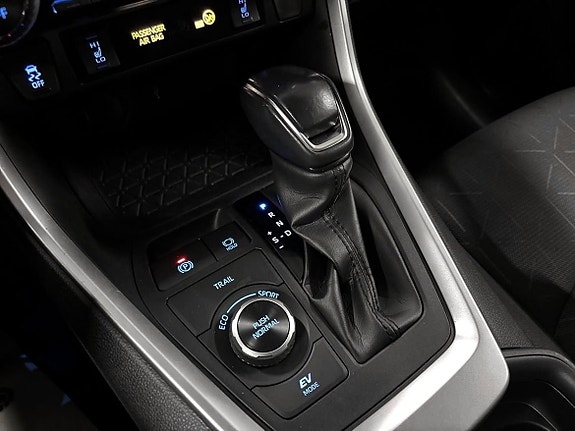 Toyota RAV4 18 of 21