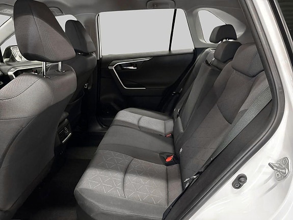 Toyota RAV4 11 of 21