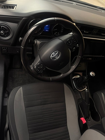 Toyota Auris 8 of 11