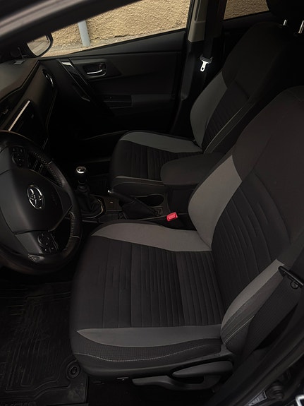 Toyota Auris 4 of 11