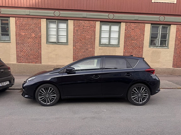 Toyota Auris 2 of 11