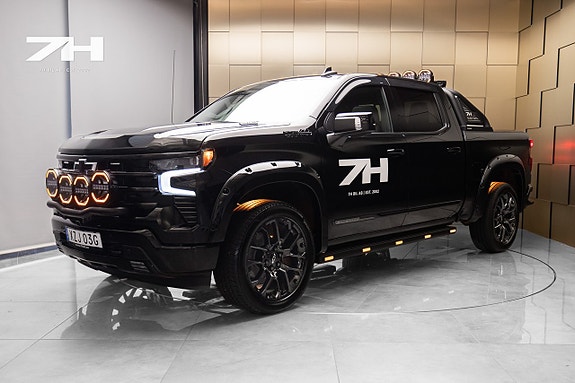Chevrolet Silverado 1500 2 of 30