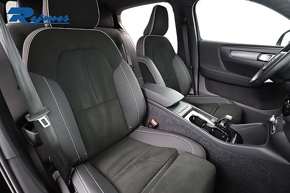 Volvo XC40 10 of 23