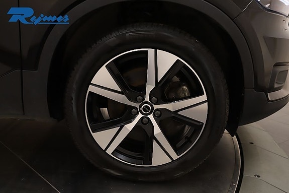Volvo XC40 4 of 23