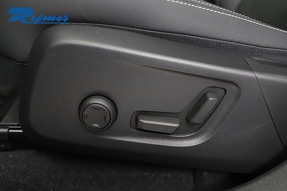 Volvo XC40 11 of 23