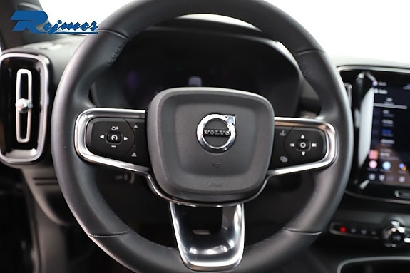 Volvo XC40 15 of 23