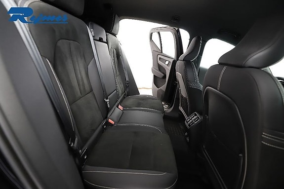 Volvo XC40 13 of 23