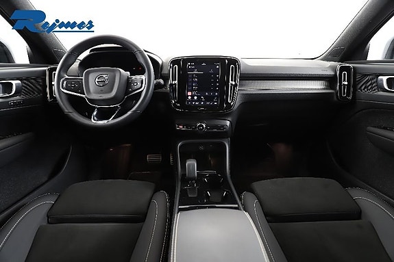 Volvo XC40 7 of 23